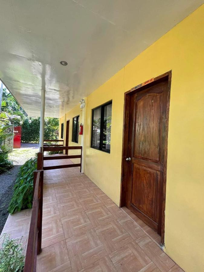 C - Side Inn Mambajao Ngoại thất bức ảnh
